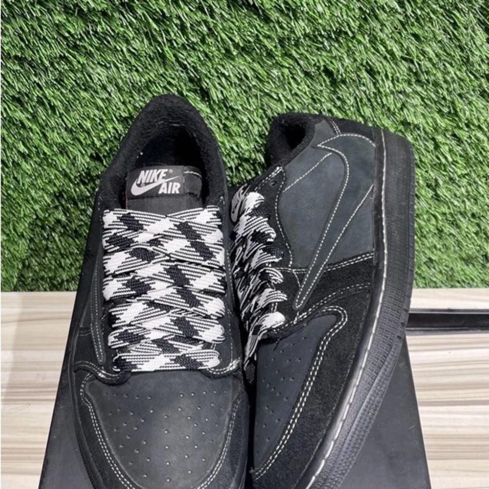 Travis Scott Low 1’s